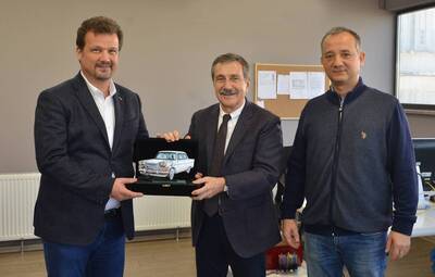 BAŞKAN ATAÇ FABRİKA ZİYARETLERİNİ SÜRDÜRÜYOR
