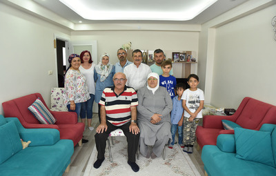 BAŞKAN ATAÇ KARA ÇİFTİNİ HACCA UĞURLADI