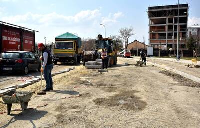 FEN İŞLERİ 8 MAHALLEDE BİRDEN ÇALIŞIYOR