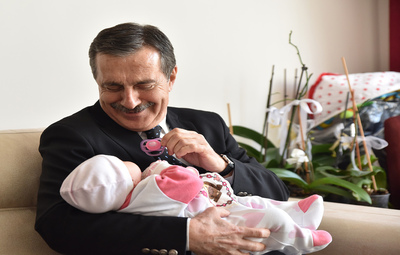 BAŞKAN ATAÇ NİLHAN BEBEĞE "HOŞ GELDİN" DEDİ