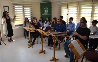 GEL ŞARKILAR SÖYLEYELİM
