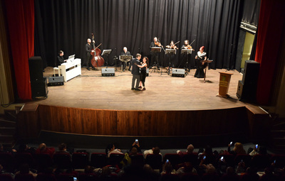 FESTİVALİN AÇILIŞ DANSI BAŞKAN ATAÇ VE DERYA'DAN