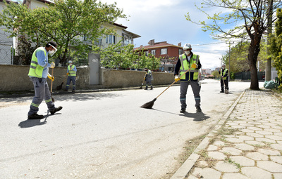 TEPEBAŞI'NDA TEMİZLİK ÇALIŞMALARI DEVAM EDİYOR