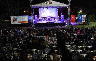 SEMPOZYUM KAPANIŞINA YAKIŞIR KONSER