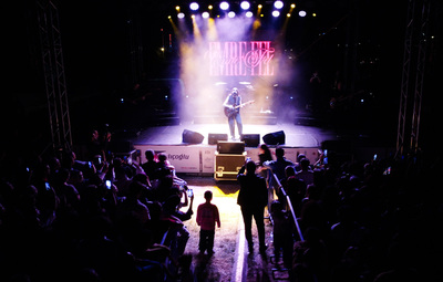 EMRE FEL'DEN MUHTEŞEM KAPANIŞ KONSERİ