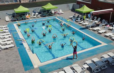 SU JİMNASTİĞİ KURSİYERLERİNDEN MUHTEŞEM GÖSTERİ