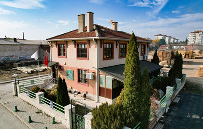 SOSYAL YAŞAM MERKEZİ İLE ENGELLERİ AŞIYORLAR