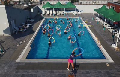 SU JİMNASTİĞİ İLE DAHA SAĞLIKLI YAŞIYORLAR