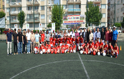 GELECEĞİN EFSANELERİ SAHAYA İNDİ
