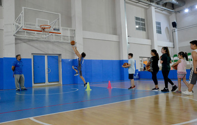 GELECEĞİN BASKETBOLCULARI TEPEBAŞI'NDA YETİŞİYOR