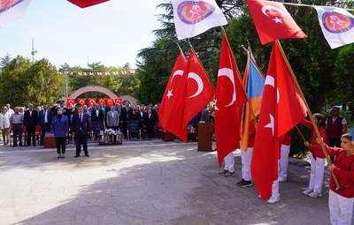 BAŞKAN ATAÇ MAHMUDİYE'NİN KURTULUŞ GÜNÜ ETKİNLİKLERİNE KATILDI