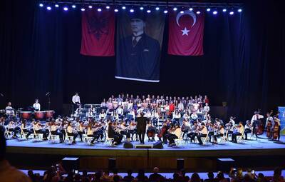 ÇOCUK SENFONİ ORKESTRASI TİRAN'DA MUHTEŞEM BİR KONSER VERDİ