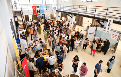 İŞ ARAYANLAR İŞVERENLERLE TEPEBAŞI'NDA BULUŞTU