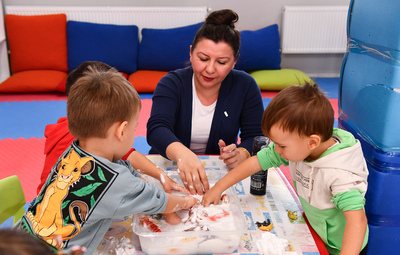 ÇOCUKLAR HEM ÖĞRENİYOR HEM EĞLENİYOR