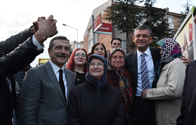 ÖZGÜR ÖZEL'E ESKİŞEHİRLİLERDEN SEVGİ SELİ