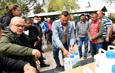 TEPEBAŞI'NDAN ÇİFTÇİLERE SIVI GÜBRE DESTEĞİ