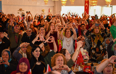 2 BİN 400 KADIN BİR ARAYA GELDİ