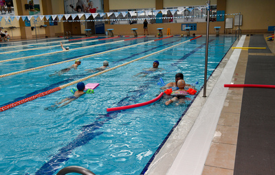 TEPEBAŞI'NDA YÜZMEYE ENGEL YOK