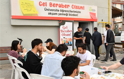 ÜNİVERSİTELİ ÖĞRENCİLERDEN BAŞKAN ATAÇ'A TEŞEKKÜR