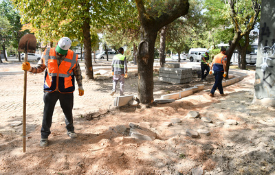 TEPEBAŞI'NIN PARKLARI YENİLENİYOR