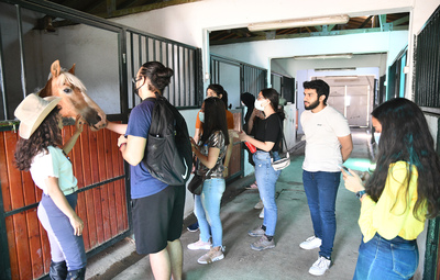 AIESEC GÖNÜLLÜLERİ TEPEBAŞI'NDA
