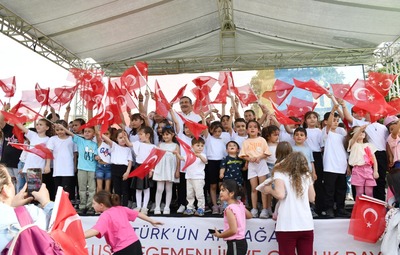7'DEN 70'E HERKES 23 NİSAN COŞKUSUNU TEPEBAŞI'NDA YAŞADI