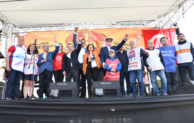 BAŞKAN ATAÇ 1 MAYIS'I İŞÇİLERLE KUTLADI