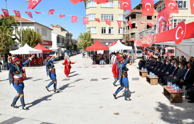 BAŞKAN ATAÇ SİVRİHİSAR'IN KURTULUŞ GÜNÜ ETKİNLİKLERİNE KATILDI