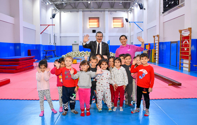 ÇOCUKLAR JİMNASTİK İLE TANIŞIYOR
