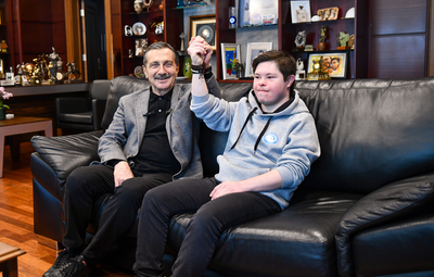 BAŞKAN ATAÇ ÖZEL SPORCU IŞIN'I TEBRİK ETTİ