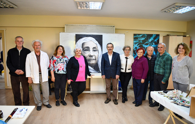 BAŞKAN ATAÇ RESİMLERİ İNCELEDİ