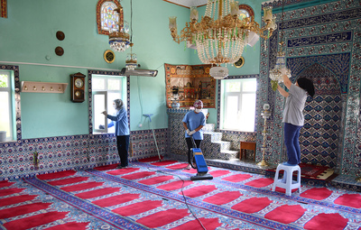 CAMİLERDE BAYRAM TEMİZLİĞİ