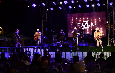 SEMPOZYUMDA GRUP FAZLA SAHNE ALDI