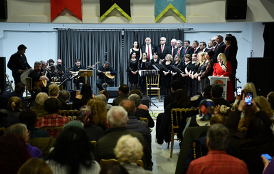 THM TOPLULUĞU TÜRKÜLERİNİ KADINLAR İÇİN SÖYLEDİ