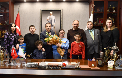 ÖZEL BİREYLERDEN BAŞKAN ATAÇ'A ZİYARET