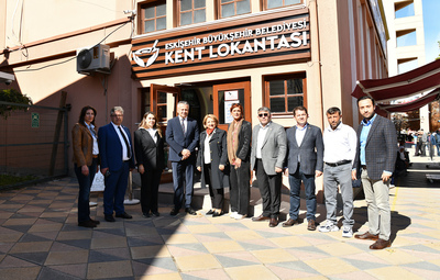 TEPEBAŞI BELEDİYESİ MECLİS ÜYELERİNDEN "ASKIDA YEMEK" İÇİN ANLAMLI BAĞIŞ