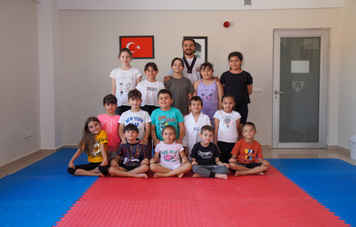 ÇOCUKLAR TEKVANDO ÖĞRENİYOR