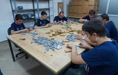 BAŞARMANIN MUTLULUĞUNU YAŞIYORLAR