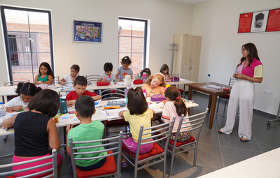 ÇOCUKLAR YAZ TATİLİNDE EL BECERİLERİNİ GELİŞTİRİYOR