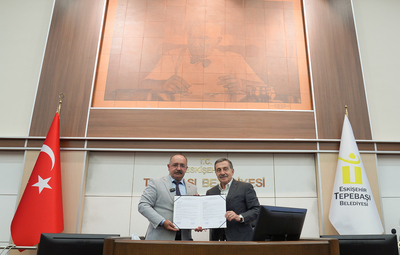 TEPEBAŞI'NDA KADROLU İŞÇİLERİN SÖZLEŞME SEVİNCİ