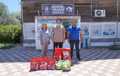 PATİLİ DOSTLARA MAMA BAĞIŞI DEVAM EDİYOR