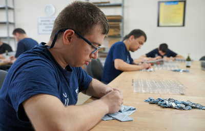 HEM SOSYALLEŞİYORLAR HEM ÜRETİYORLAR