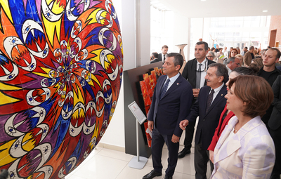 CHP LİDERİ ÖZEL'DEN BAŞKAN ATAÇ'A: "1999'DAN BERİ CHP'Lİ BELEDİYELERE ÖRNEK OLUYORSUNUZ"