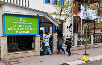 TEPEBAŞI BELEDİYESİ ÖĞRENCİLERİN YANINDA