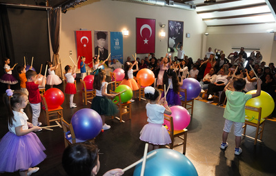 MİNİKLER YILSONU GÖSTERİLERİNDE HÜNERLERİNİ SERGİLEDİ