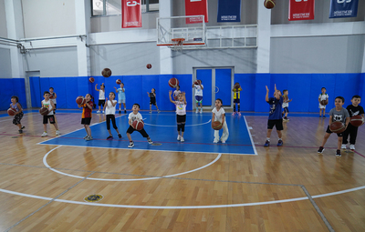 TEPEBAŞI'NIN ÇOCUKLARI YAZ TATİLLERİNİ SPOR YAPARAK GEÇİRİYOR