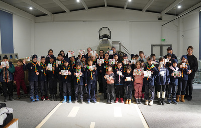 YENİ YIL DİLEKLERİNİ KENDİ HAZIRLADIKLARI KARTLARA YAZDILAR