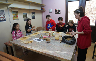 HAYALLERİNİ SERAMİĞE YANSITIYORLAR