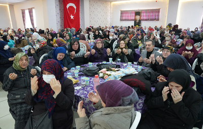 TEPEBAŞI'NDA DUALAR DEPREMDE HAYATINI KAYBEDENLER İÇİN EDİLDİ