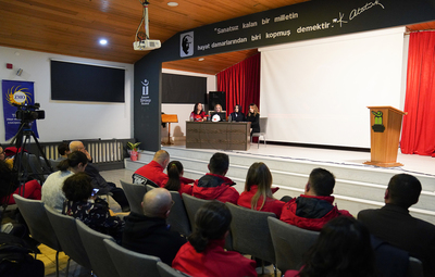 TEPEBAŞI'NDA "AFET VE KADIN" PANELİ DÜZENLENDİ